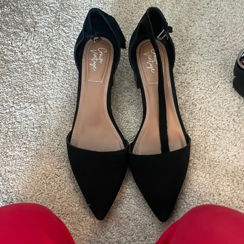Black little heel pointed closed toe